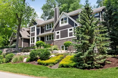671 Broken Arrow Rd, Chanhassen, MN 55317