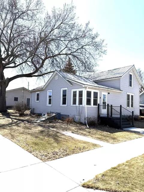 325 2nd Ave NW, Plainview, MN 55964