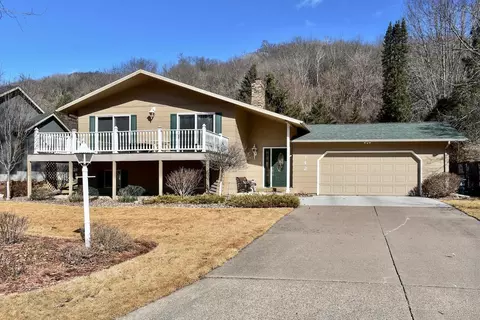 342 Pleasant Hill Dr, Winona, MN 55987