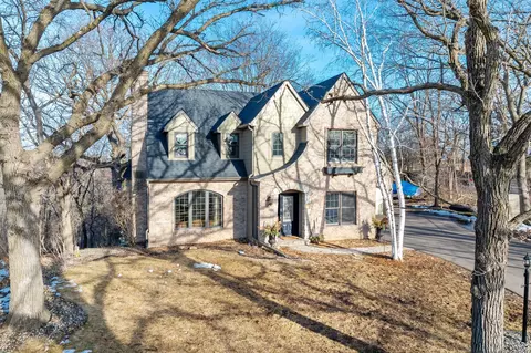 606 Oakwood Ct, Hudson, WI 54016