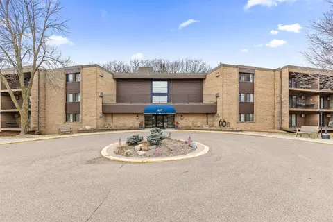 5697 Green Circle Dr #213, Minnetonka, MN 55343
