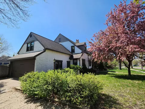 425 N 3rd St, Saint Peter, MN 56082 photo 2