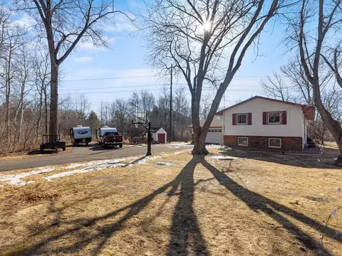 1528 Holly Dr E, Lino Lakes, MN 55038