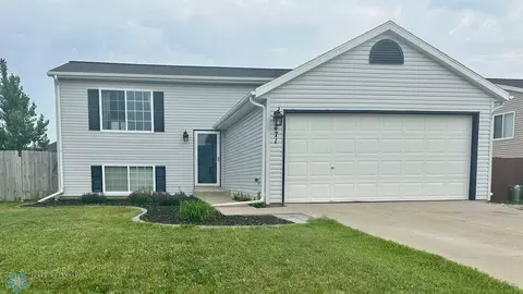 471 Maple Pointe Blvd, Mapleton, ND 58059