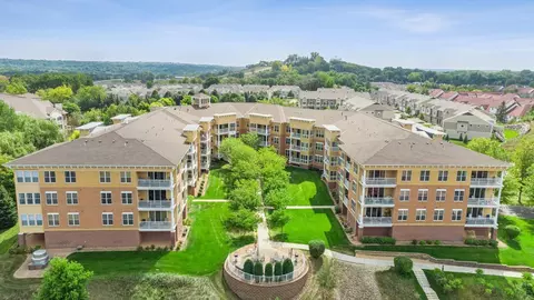 600 Greenhaven Dr #209, Burnsville, MN 55306