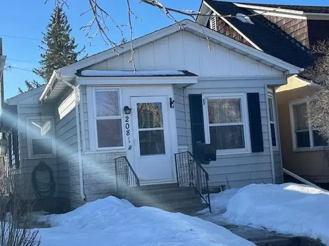 208 9th St S, Virginia, MN 55792