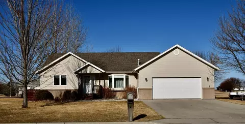 1105 Somerset Dr, Thief River Falls, MN 56701