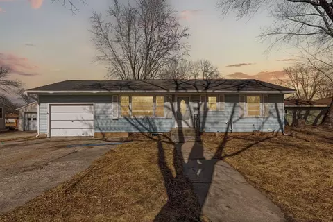 604 Southview Dr, Marshall, MN 56258