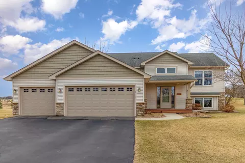 801 Riverview Ln, Belle Plaine, MN 56011