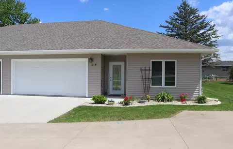 218 Thomas Dr, Rollingstone, MN 55969