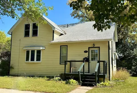 410 Knight Ave N, Thief River Falls, MN 56701