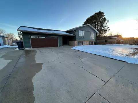 1949 Summit Ave, Worthington, MN 56187