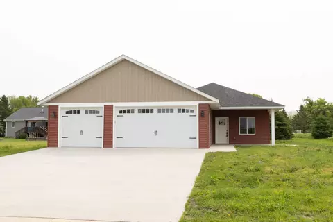 619 6th St, West Concord, MN 55985