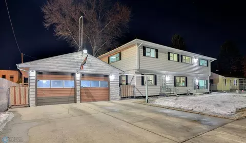 1105 9th St S, Moorhead, MN 56560