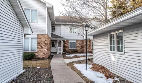 3589 Blue Jay Way #101, Eagan, MN 55123