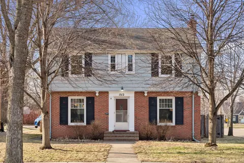 1512 California Ave W, Falcon Heights, MN 55108