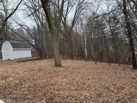 925 6th Ave NW, Cambridge, MN 55008