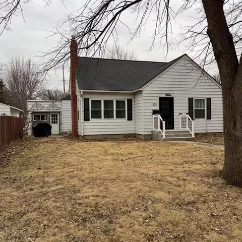 203 E 1st St, Morris, MN 56267 photo 5