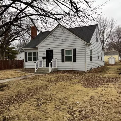 203 E 1st St, Morris, MN 56267
