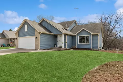 2535 Timberlea Dr, Woodbury, MN 55125