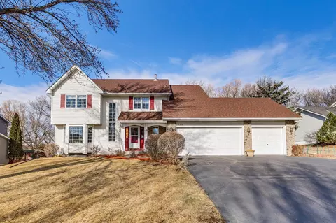1718 Valley Ridge Trl N, Chanhassen, MN 55317