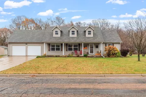 227 Maple Ridge Dr, Henderson, MN 56044