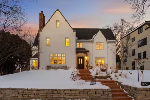1510 Mount Curve Ave, Minneapolis, MN 55403