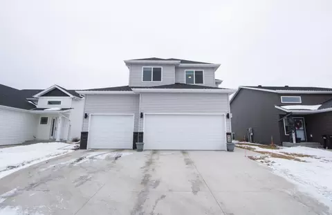 942 Albert Dr W, West Fargo, ND 58078