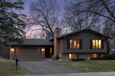 6520 Ridgeview Dr, Edina, MN 55439