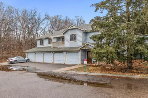 1570 Wheelock Ln #302, Saint Paul, MN 55117
