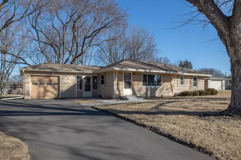 5124 W 110th St, Bloomington, MN 55437