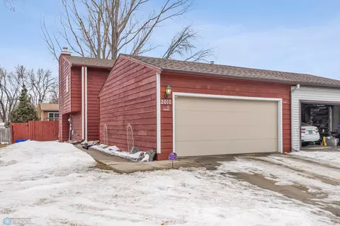 2010 28th Ave S, Fargo, ND 58103