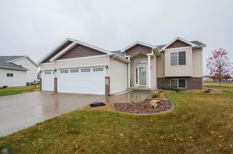 1962 Burlington Dr, West Fargo, ND 58078