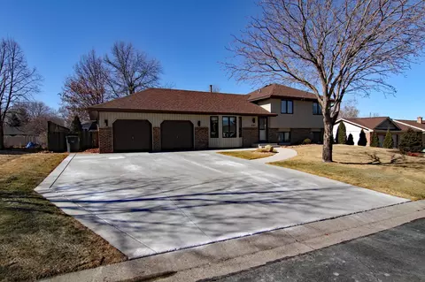 8195 Cooper Way, Inver Grove Heights, MN 55076