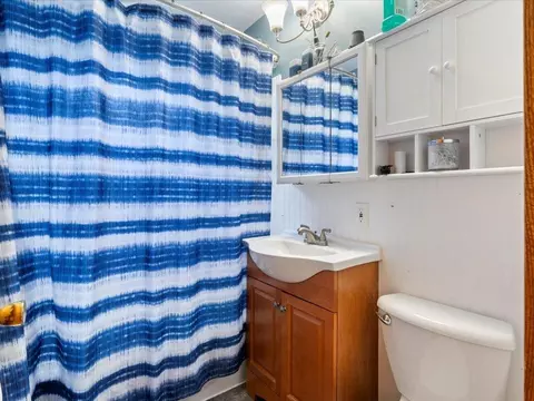 Bath - 919 6th Ave NE, Brainerd, MN 56401 photo 1 of 2