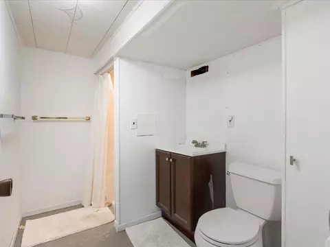 Bath - 919 6th Ave NE, Brainerd, MN 56401 photo 2 of 2