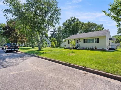 Exterior - 919 6th Ave NE, Brainerd, MN 56401 photo 3 of 8