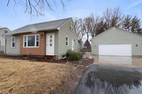 4 North Rd, Circle Pines, MN 55014