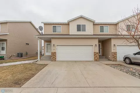 4247 Estate Dr S, Fargo, ND 58104