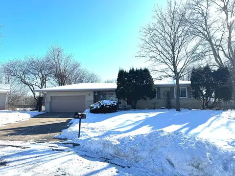 6001 Gardena Ln NE, Fridley, MN 55432