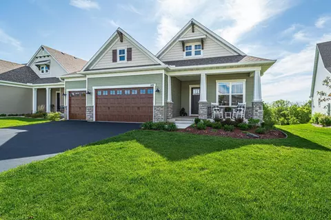 140 Liberty Heights Dr, Chaska, MN 55318