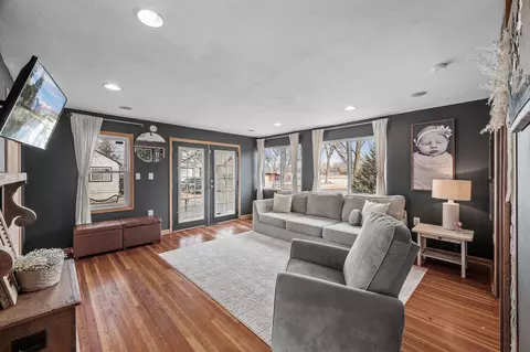 1672 Bluebird Ln, Mound, MN 55364