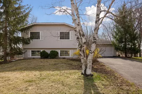 8932 Darnel Rd, Eden Prairie, MN 55347