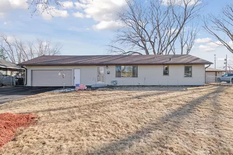 1909 W 92nd St, Bloomington, MN 55431