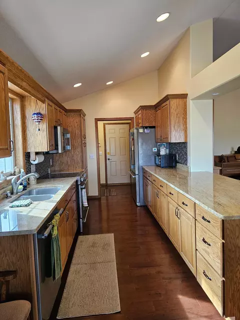 2525 7th Ave SE, Willmar, MN 56201 photo 6