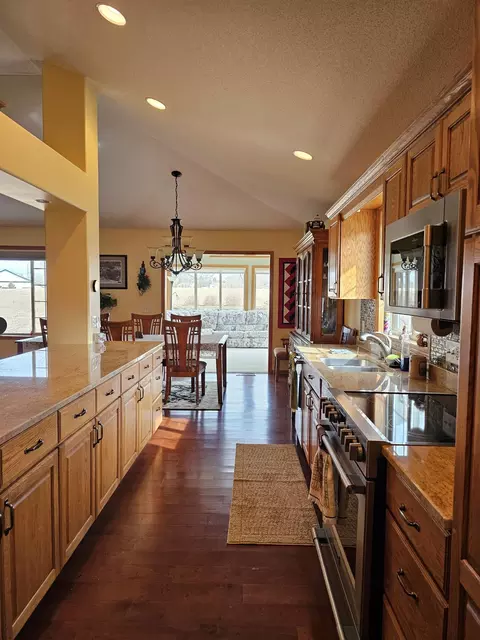 2525 7th Ave SE, Willmar, MN 56201 photo 7