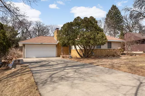 618 Park Valley Dr W, Hopkins, MN 55343