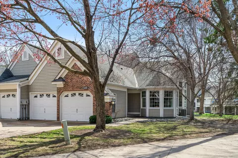 4279 Pond View Ct, White Bear Lake, MN 55110