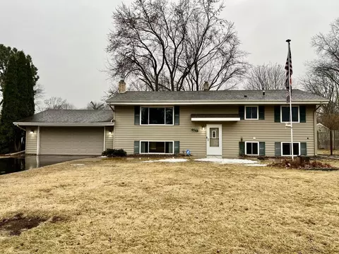 4548 Oak Leaf Dr, Vadnais Heights, MN 55127