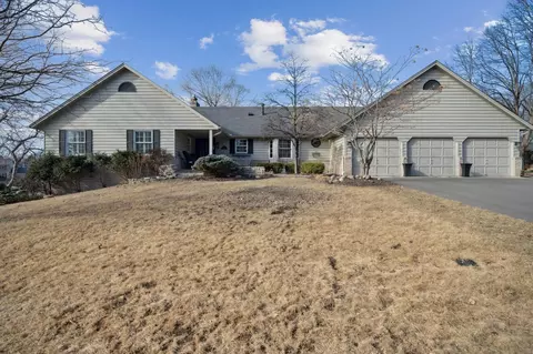 18980 Ellie Ln, Eden Prairie, MN 55346